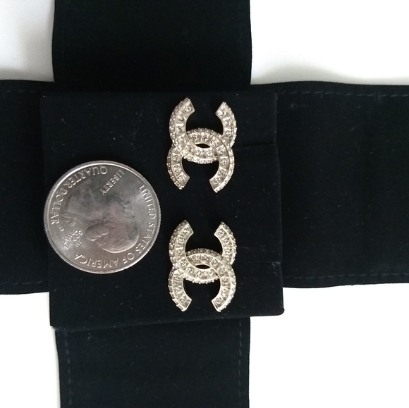 Chanel stud earrings - Picture 3 of 3